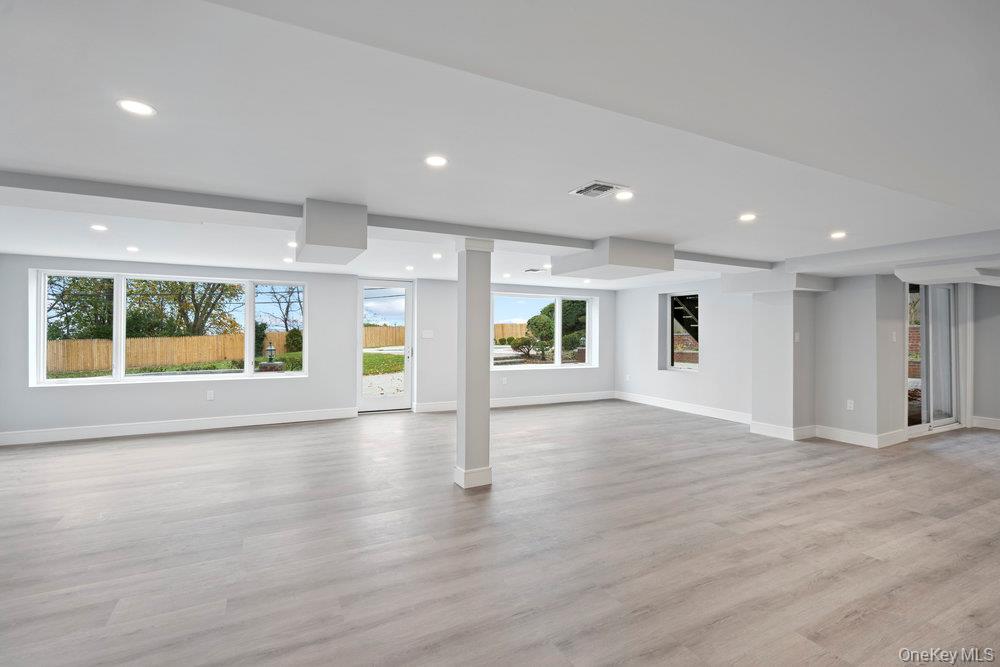 #9 photo, 52 Woodland Road, Roslyn , NY 11576