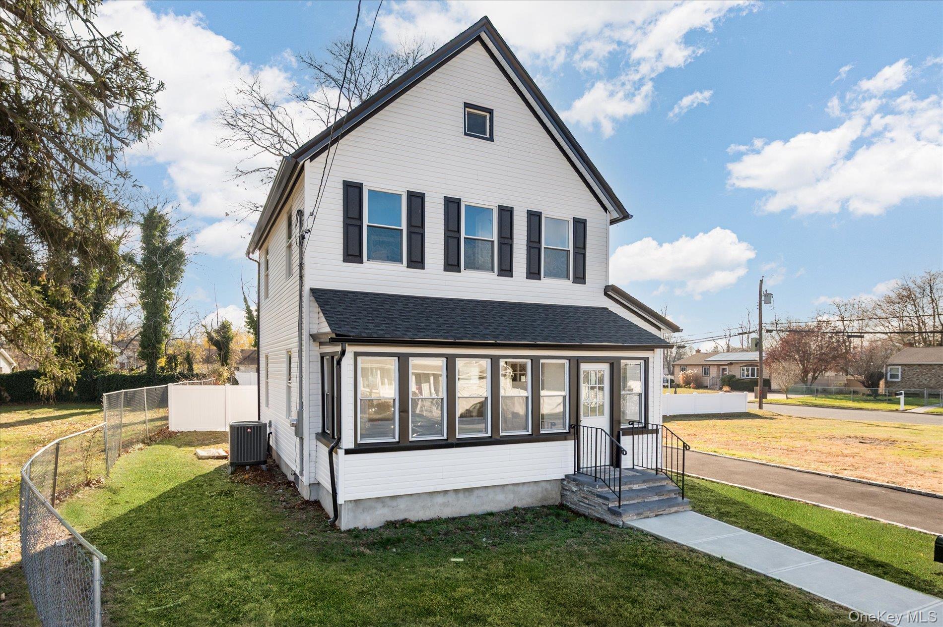 #2 photo, 3 Williams Avenue, 東長島 Amityville , NY 11701