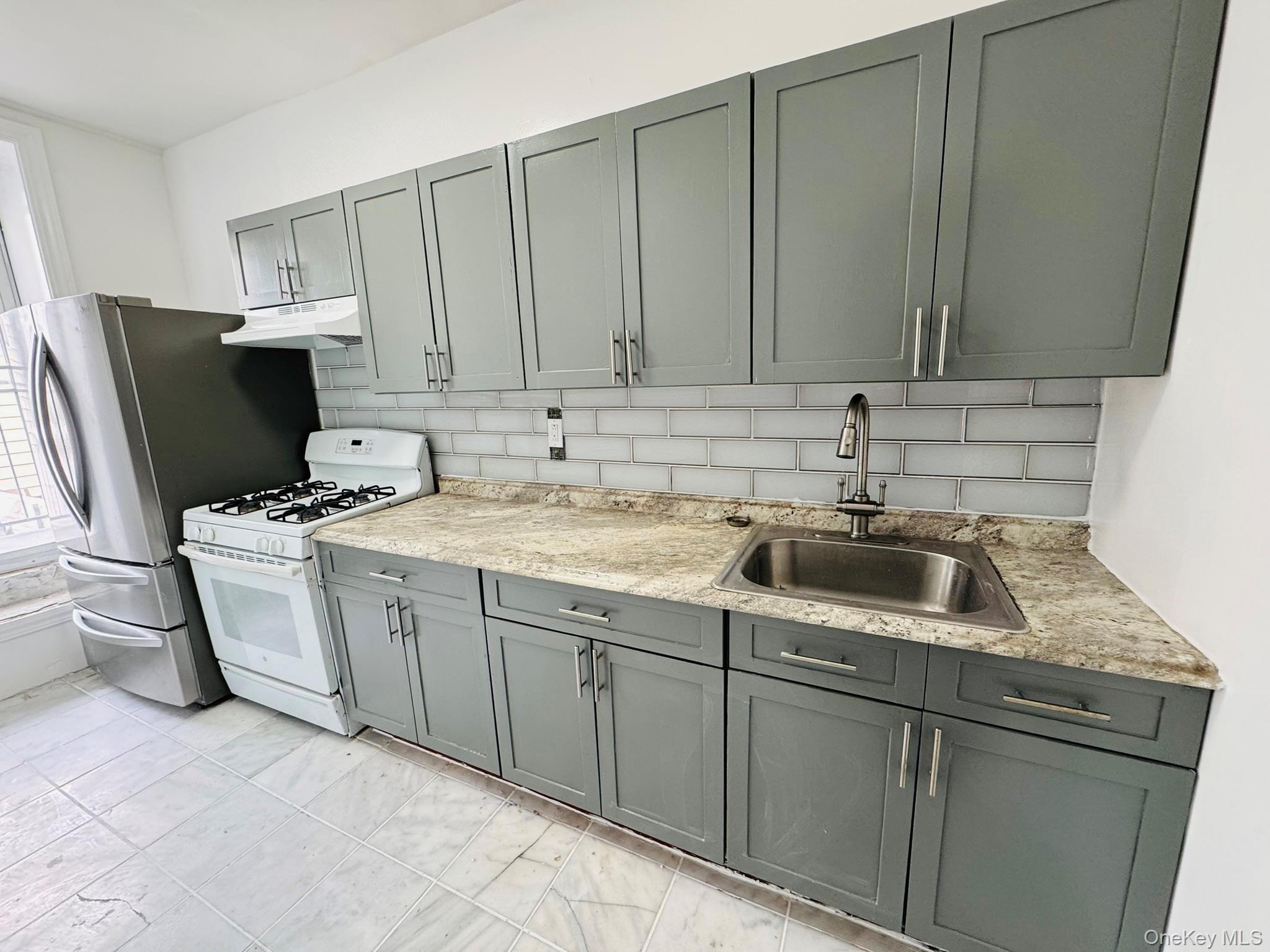 #19 photo, 25-38 22nd St 22nd Street, Long Island City , NY 11102