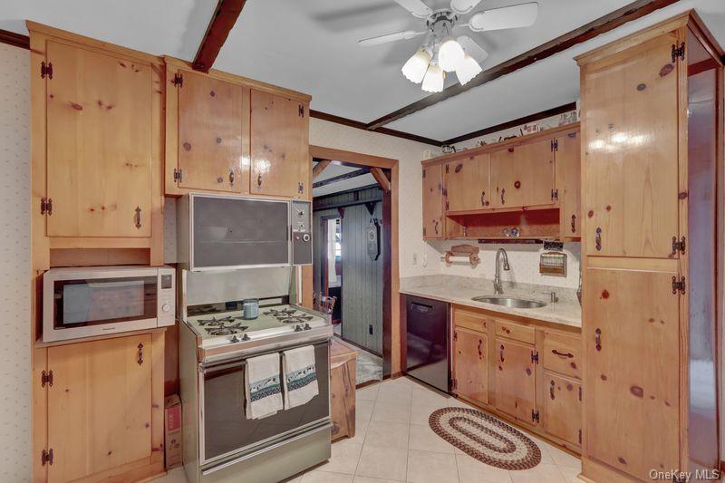 #17 photo, 35 19th Avenue, Bay Shore , NY 11706