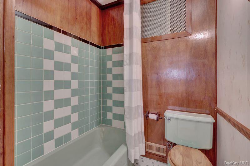 #7 photo, 35 19th Avenue, Bay Shore , NY 11706