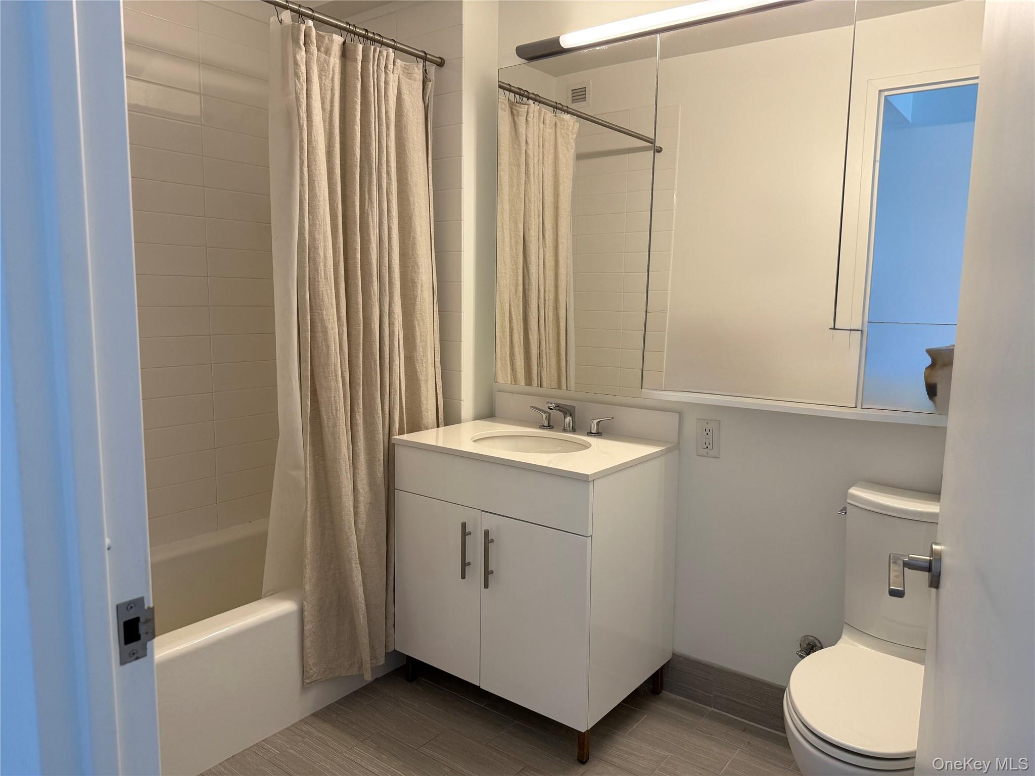 #9 photo, 52-03 Center Boulevard, Long Island City , NY 11101