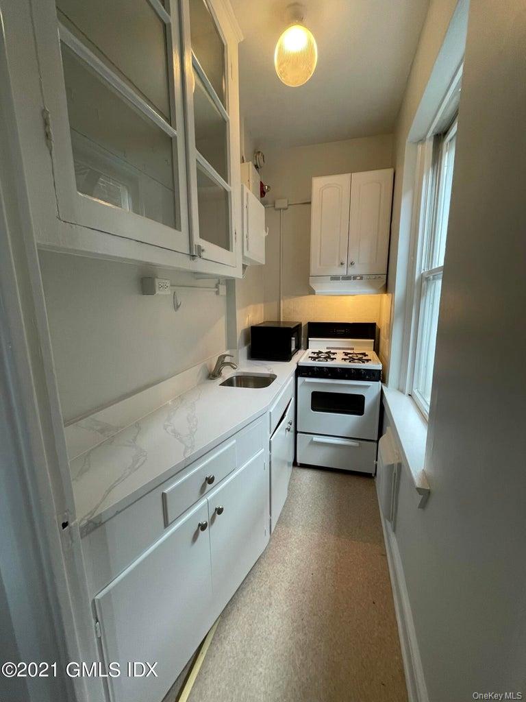 #8 photo, 271 Greenwich Avenue, Greenwich , CT 06830