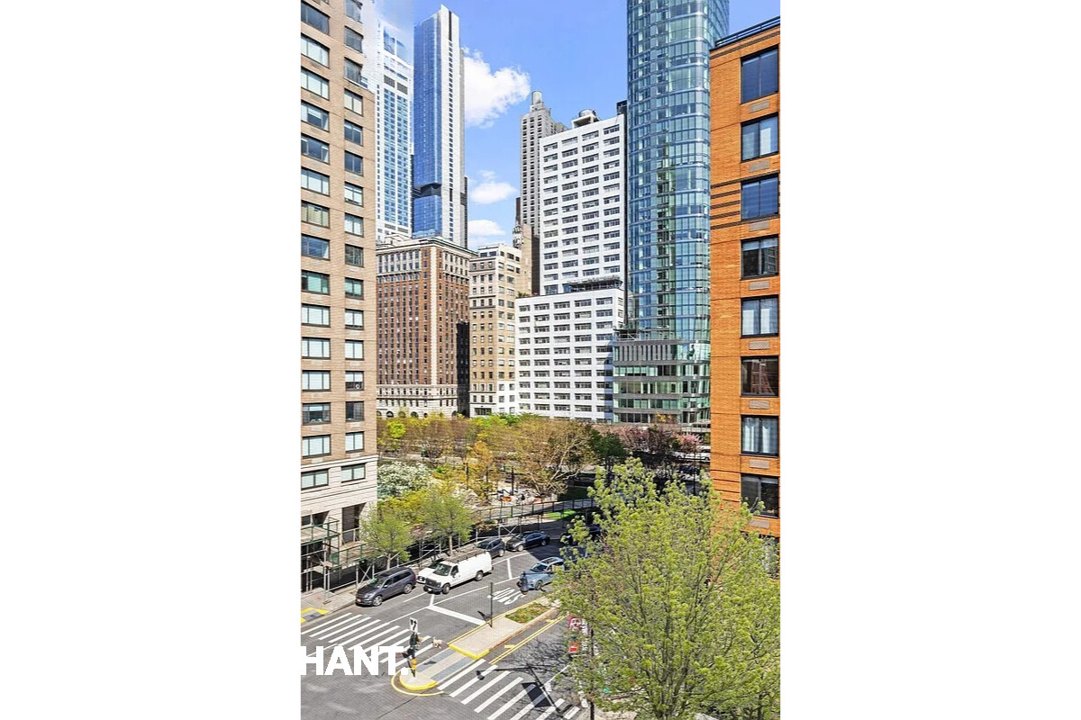 #4 photo, 2 S END Avenue, Battery Park City , NY 10280
