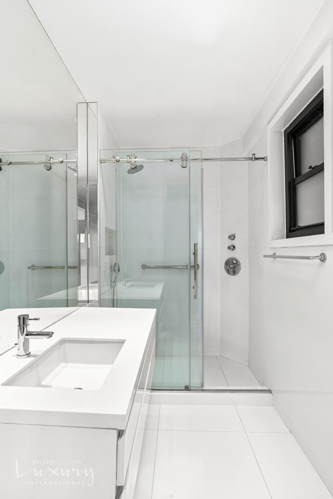 #12 photo, 58 W 58th Street, Midtown Central , NY 10019