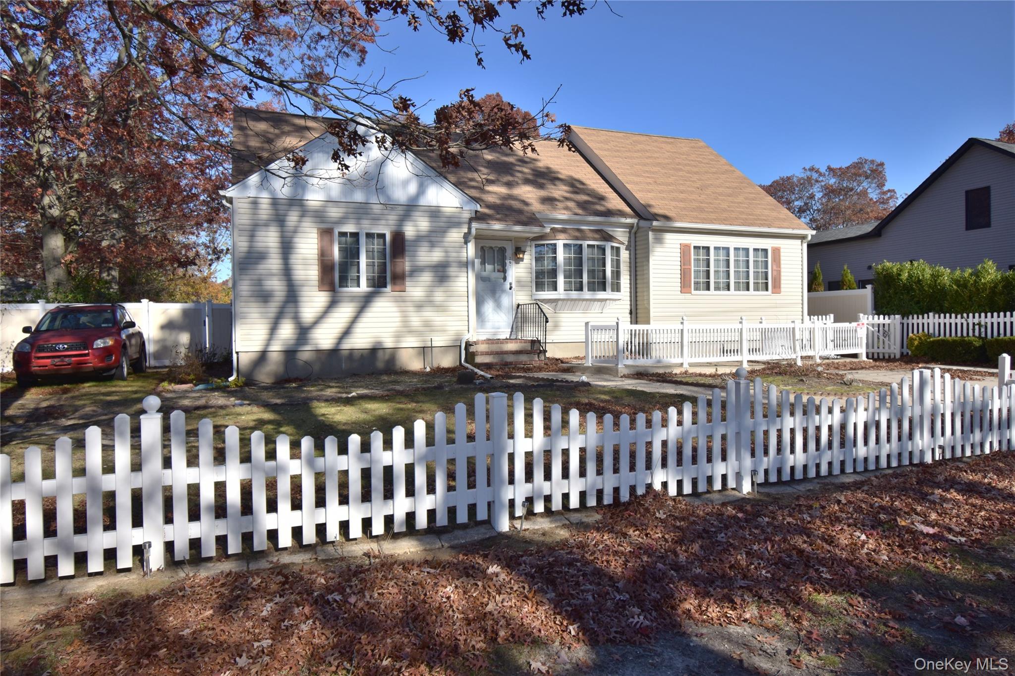 #3 photo, 297 Clarice Boulevard, サフォーク郡 Holbrook , NY 11741