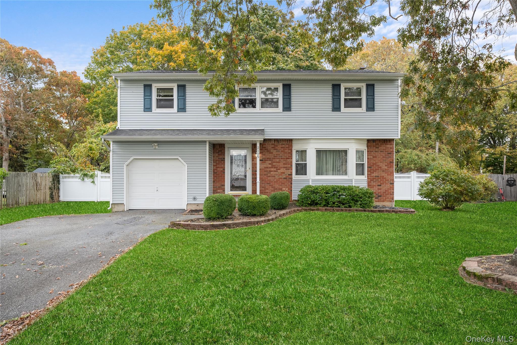 #1 photo, 2129 Sycamore Avenue, サフォーク郡 Ronkonkoma , NY 11779