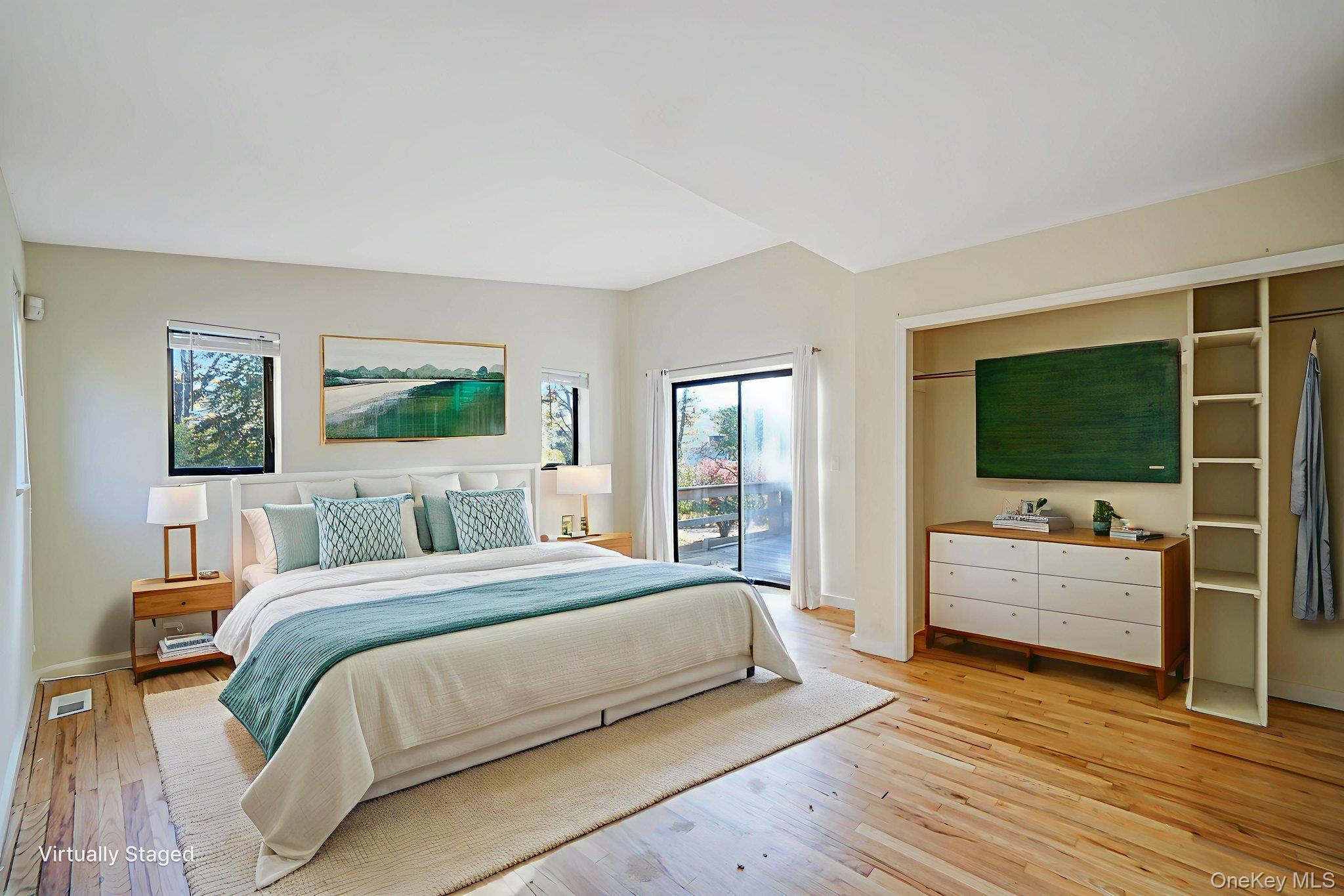 #13 photo, 290 Montauk Highway, Southampton , NY 11968