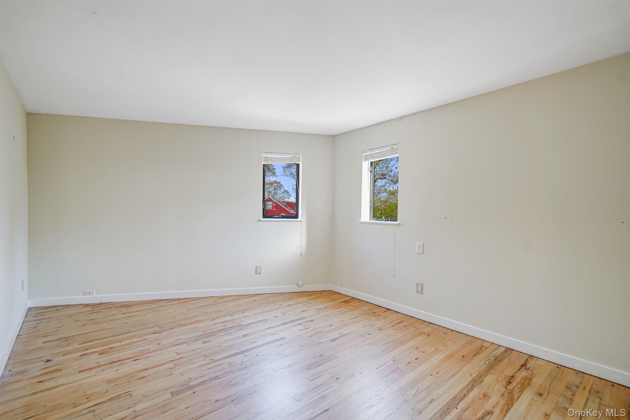 #16 photo, 290 Montauk Highway, Southampton , NY 11968