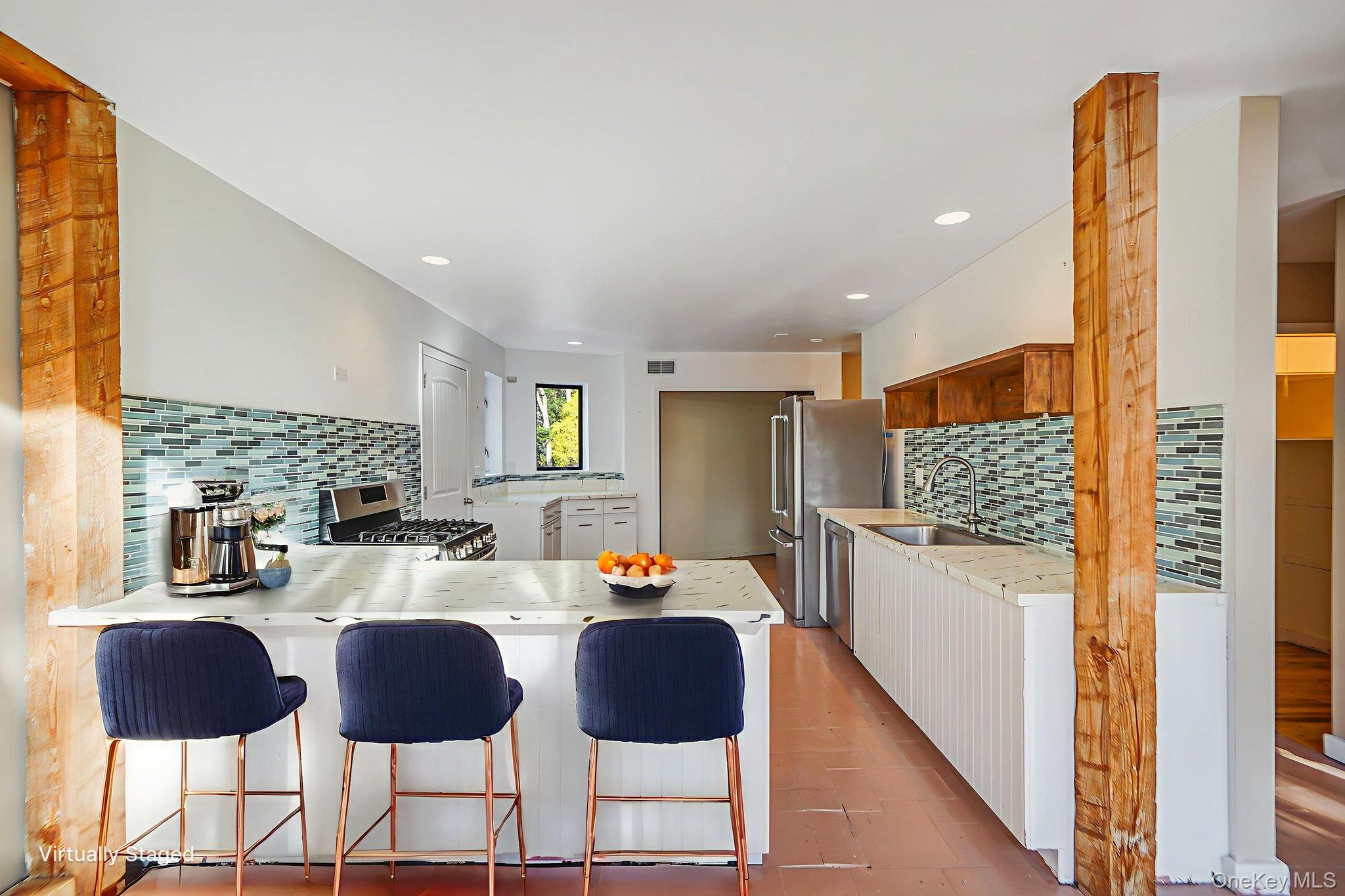 #4 photo, 290 Montauk Highway, Southampton , NY 11968