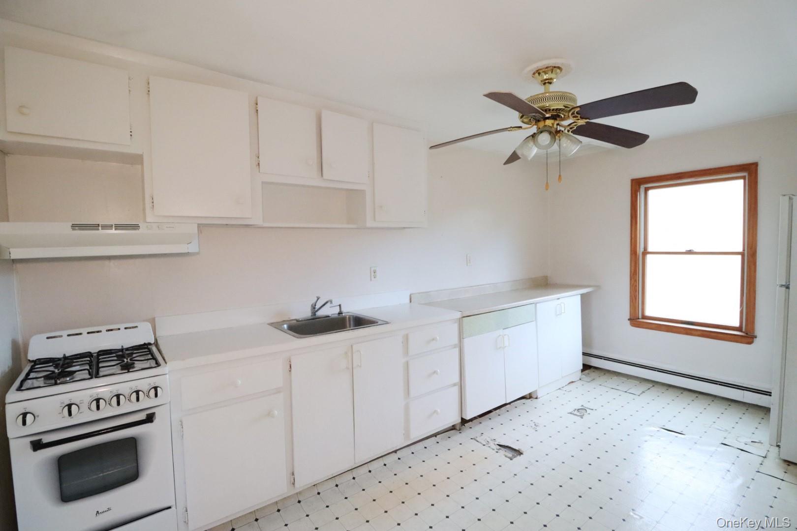 #15 photo, 156 Oak Street, Amityville , NY 11701