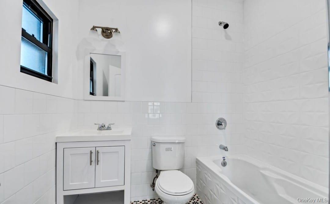 #3 photo, 1842 Hunt Avenue, Bronx , NY 10462