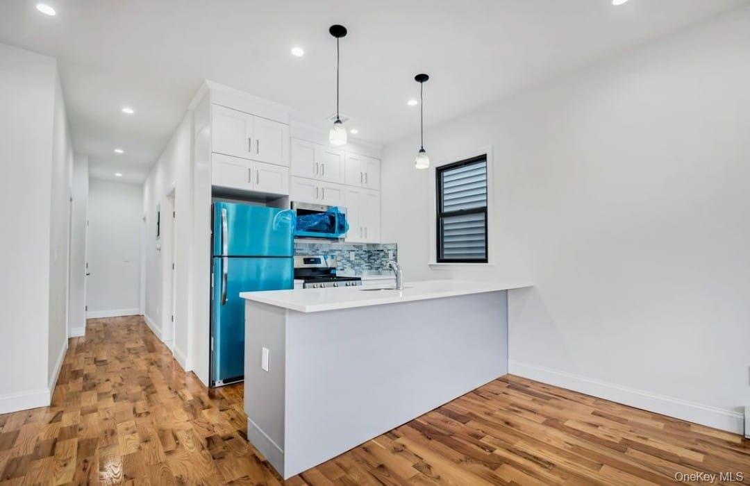 #4 photo, 1842 Hunt Avenue, Bronx , NY 10462