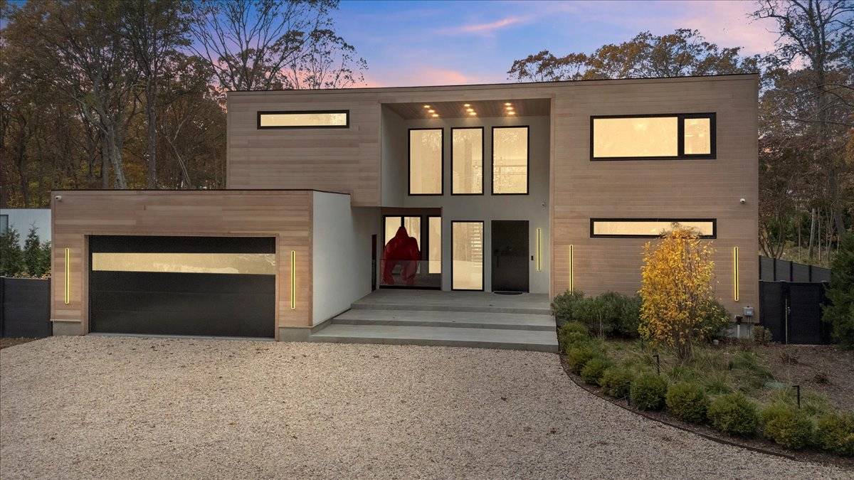 #1 photo, 21 Westwood Rd, Wainscott , NY 11975