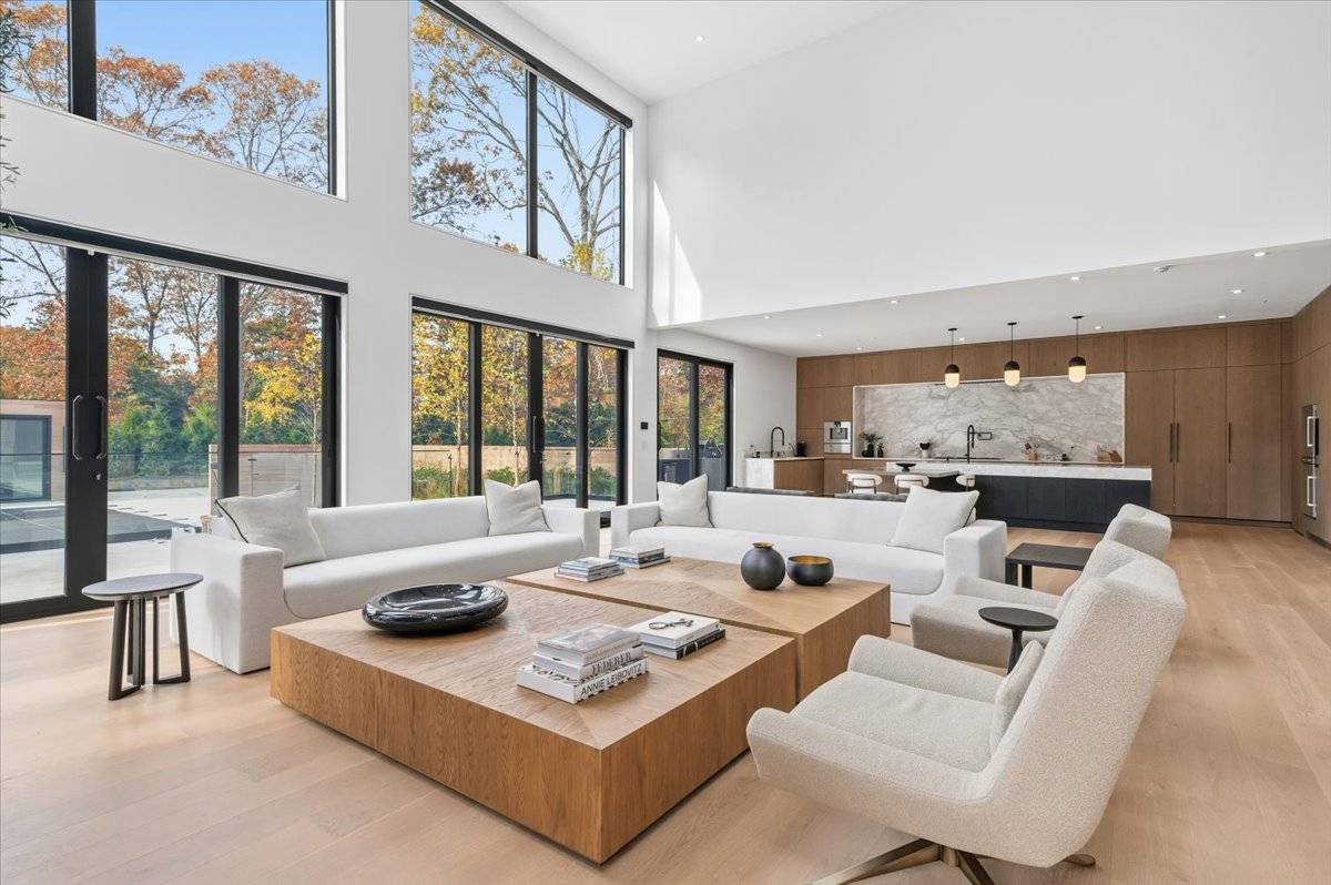 #10 photo, 21 Westwood Rd, Wainscott , NY 11975