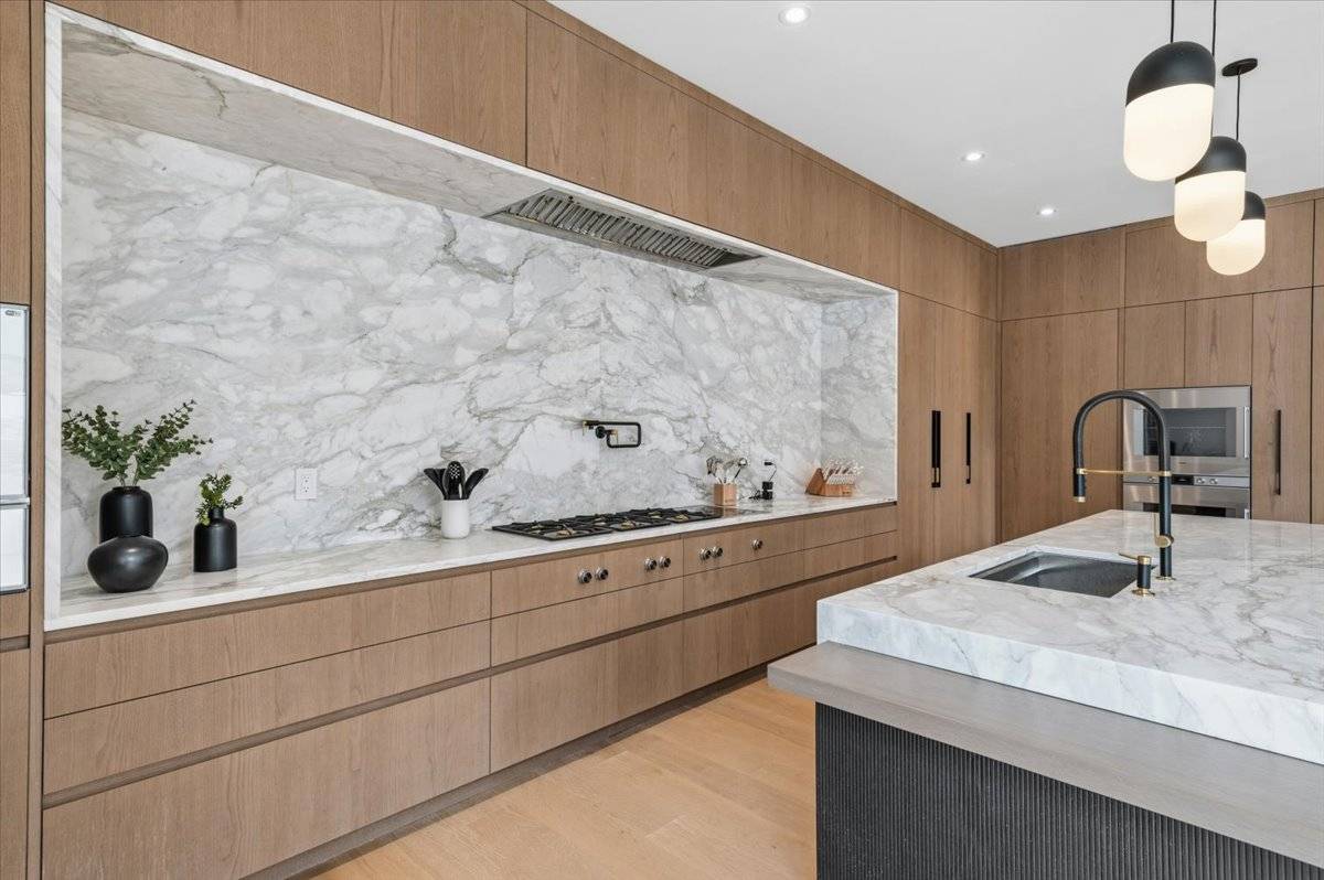 #13 photo, 21 Westwood Rd, Wainscott , NY 11975