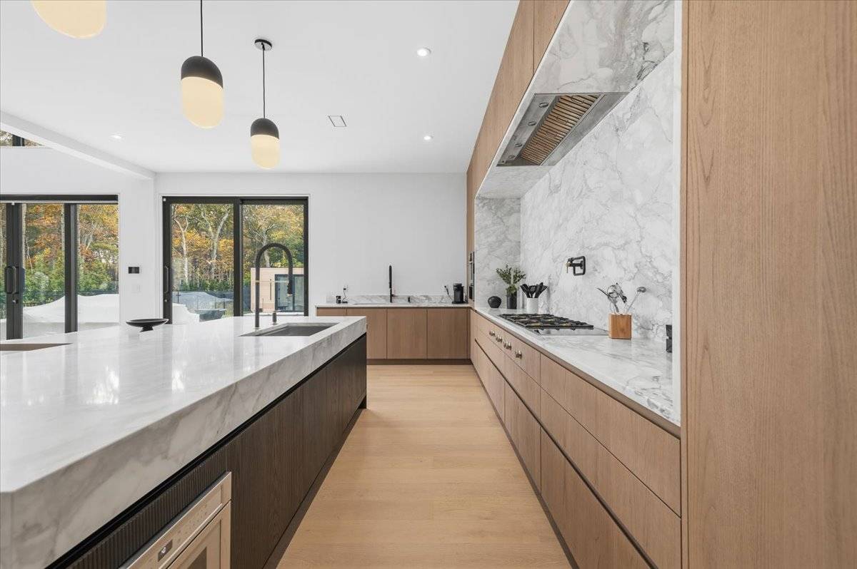 #16 photo, 21 Westwood Rd, Wainscott , NY 11975