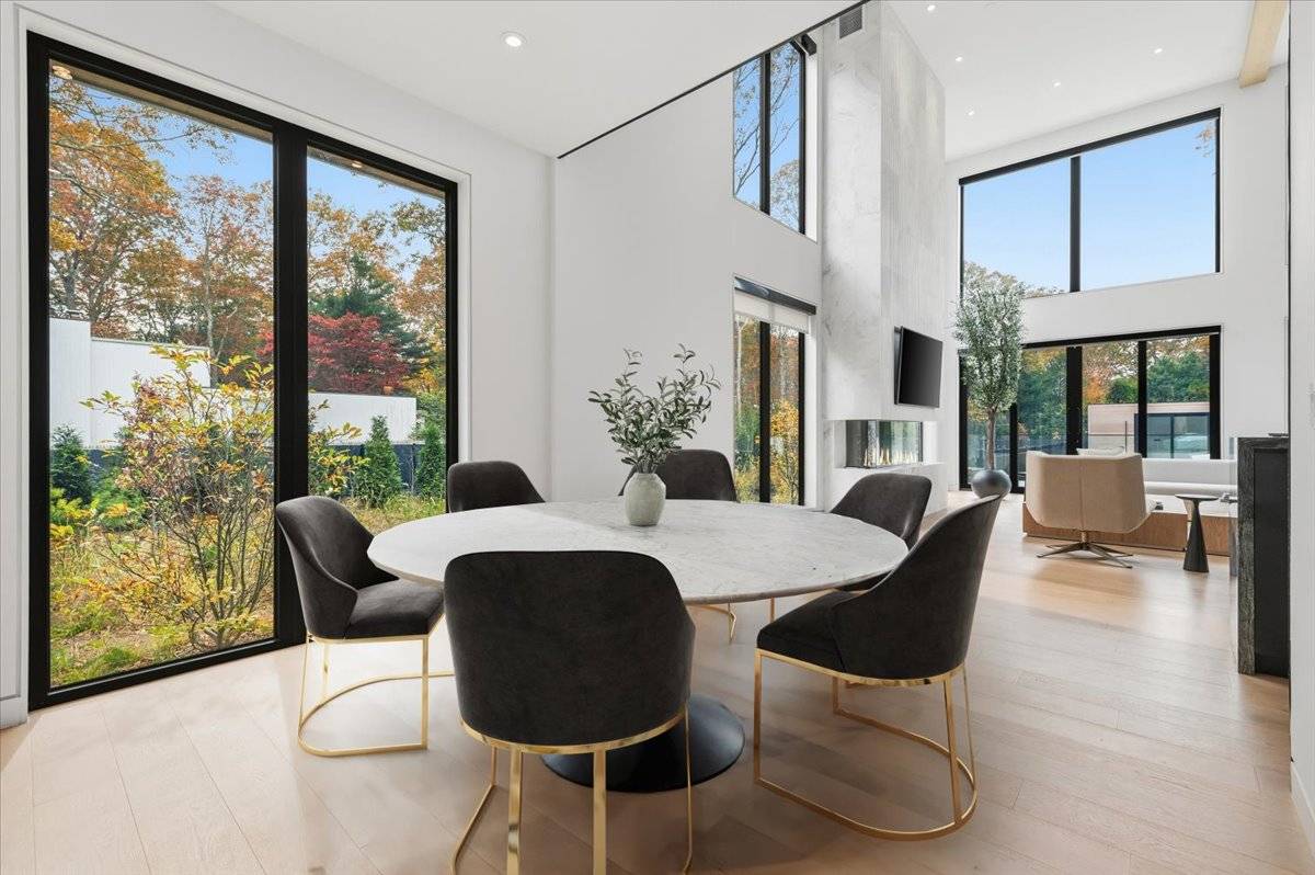 #18 photo, 21 Westwood Rd, Wainscott , NY 11975