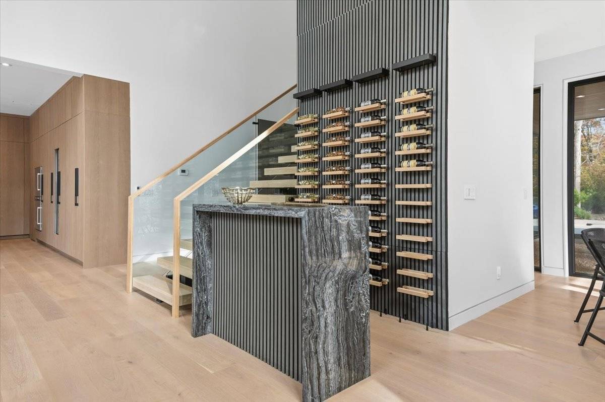 #19 photo, 21 Westwood Rd, Wainscott , NY 11975