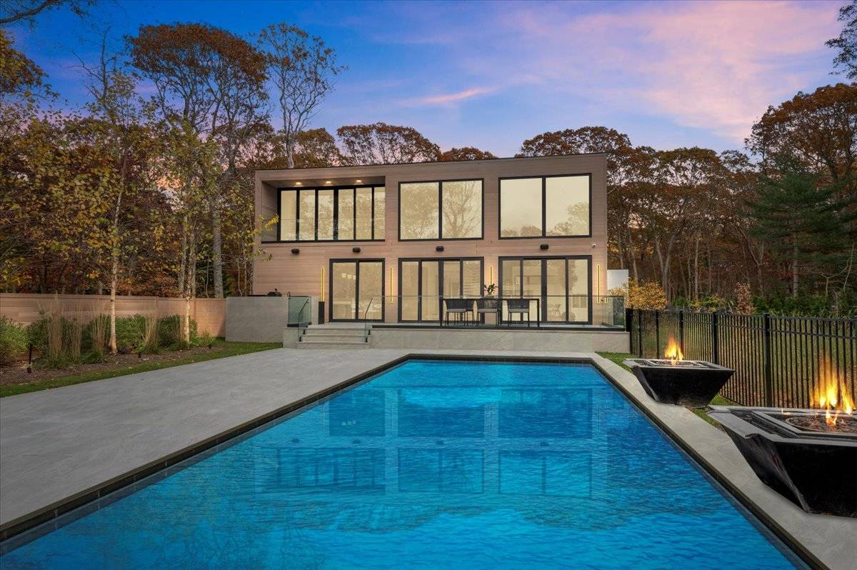 #2 photo, 21 Westwood Rd, Wainscott , NY 11975