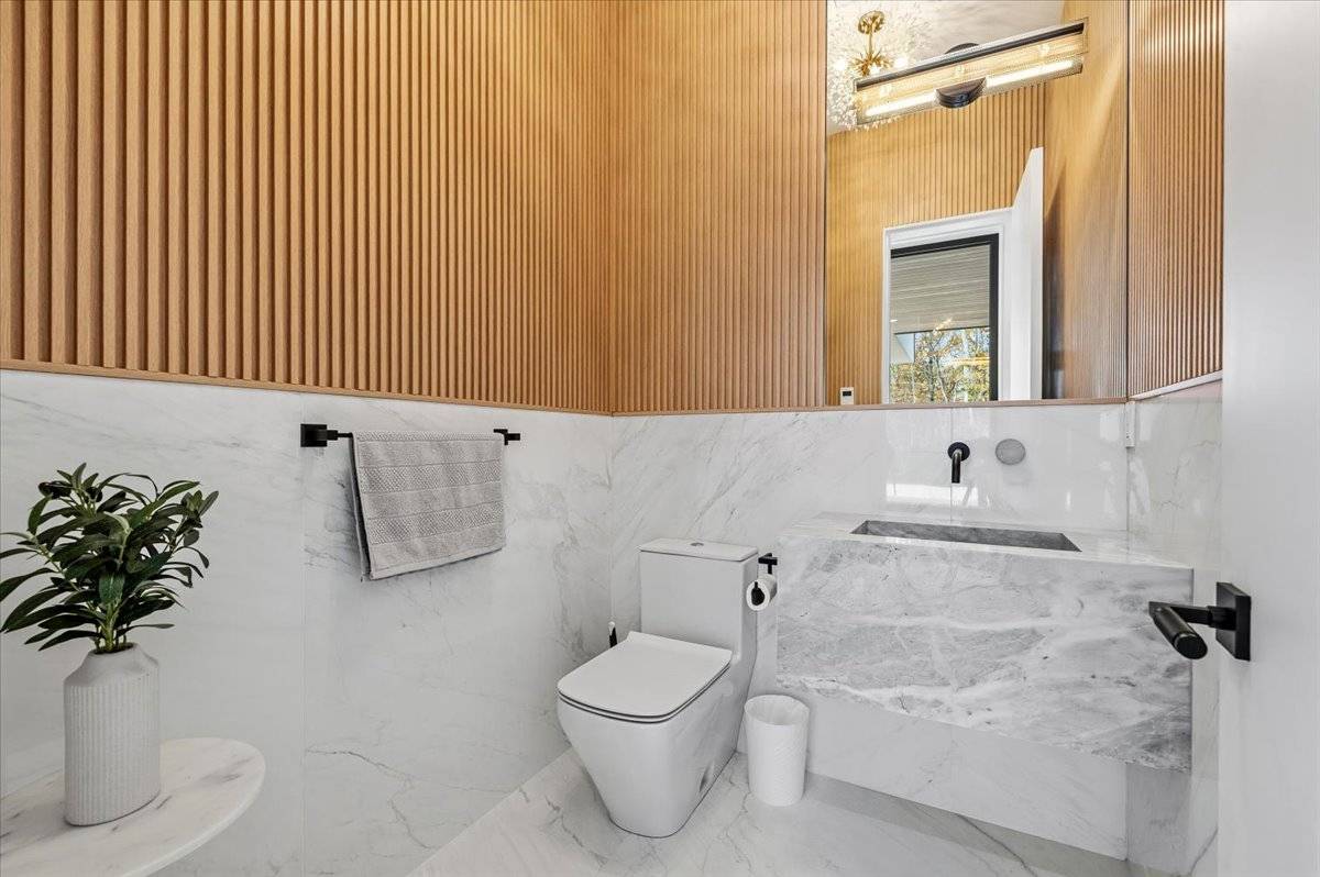 #21 photo, 21 Westwood Rd, Wainscott , NY 11975