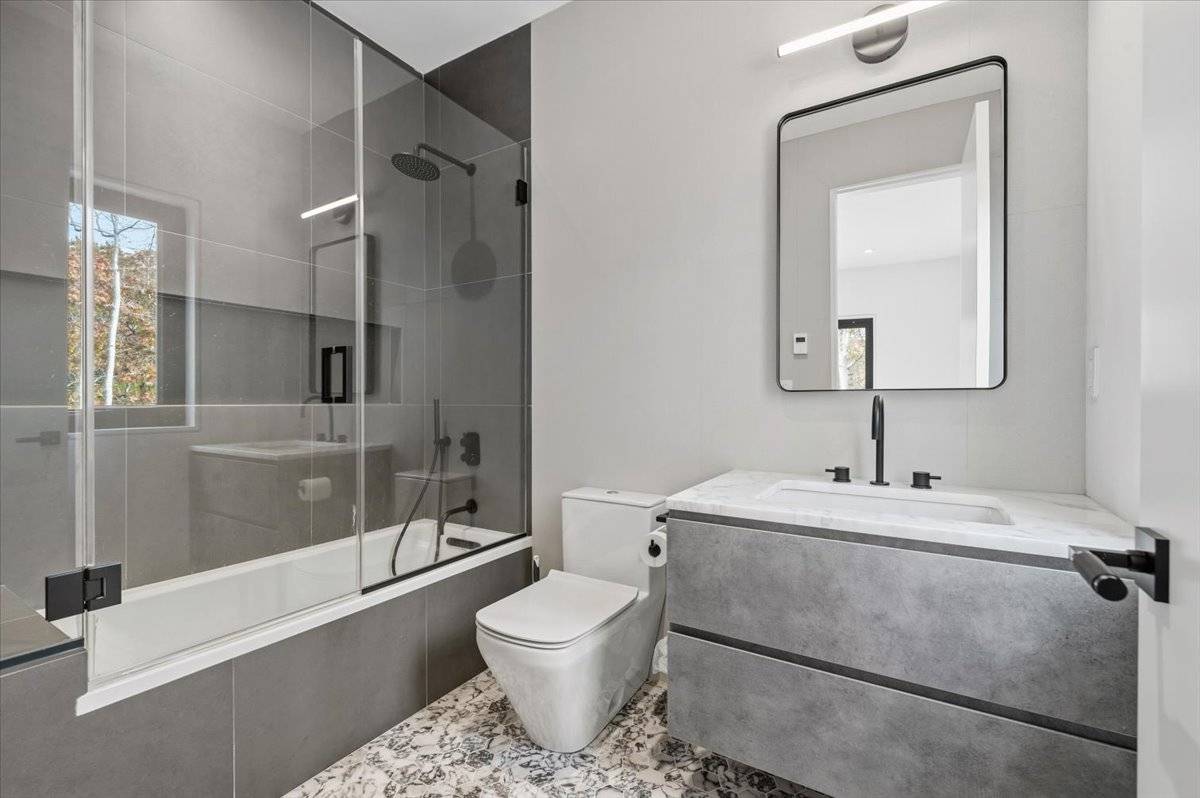 #32 photo, 21 Westwood Rd, Wainscott , NY 11975