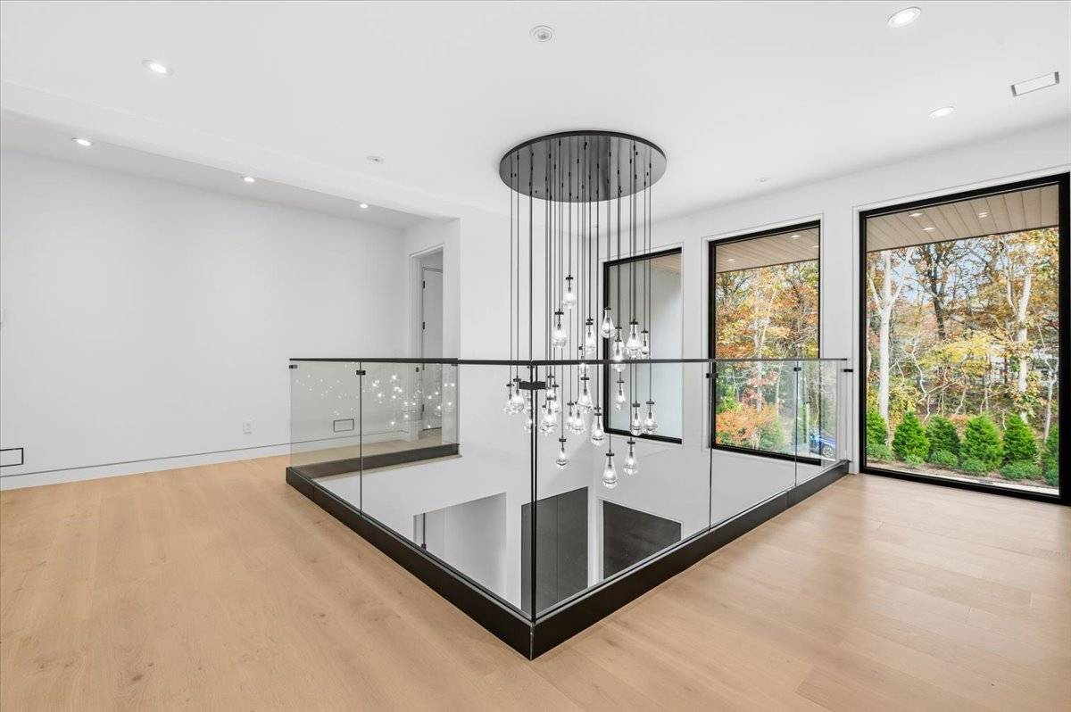 #37 photo, 21 Westwood Rd, Wainscott , NY 11975