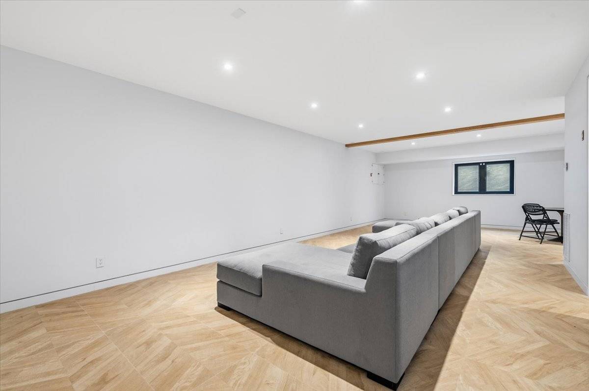 #42 photo, 21 Westwood Rd, Wainscott , NY 11975