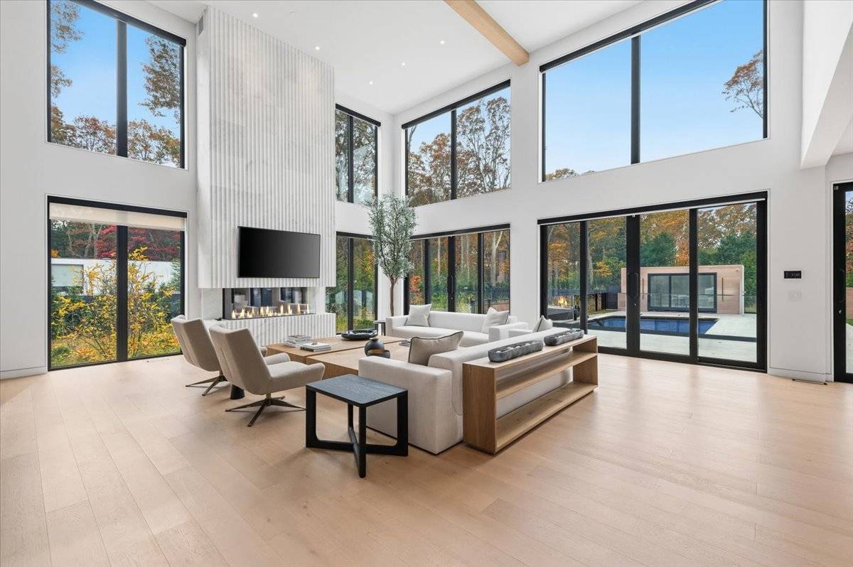 #8 photo, 21 Westwood Rd, Wainscott , NY 11975