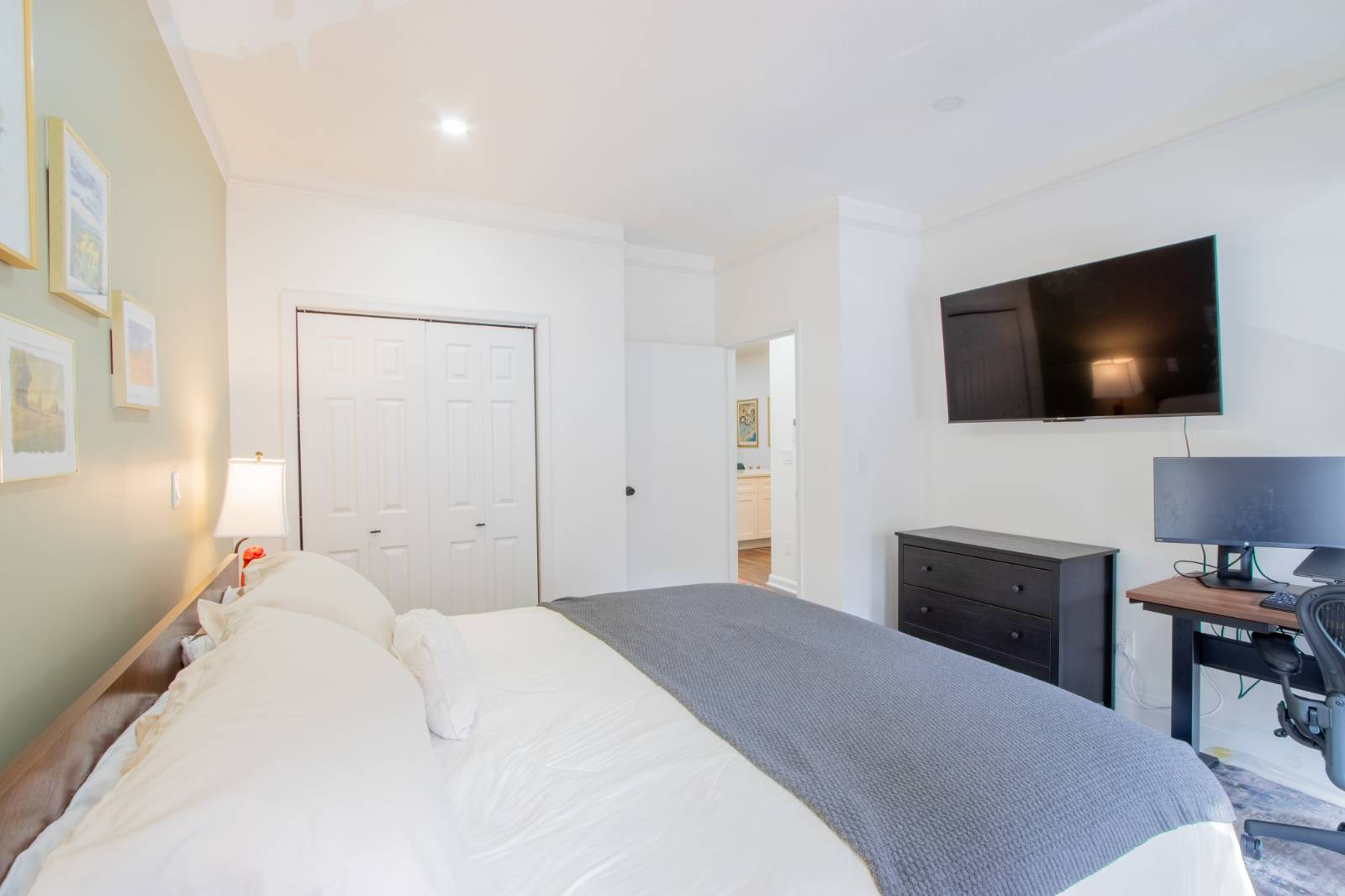 #14 photo, 10104  Fourth Avenue, #2B, Fort Hamilton , NY 11209