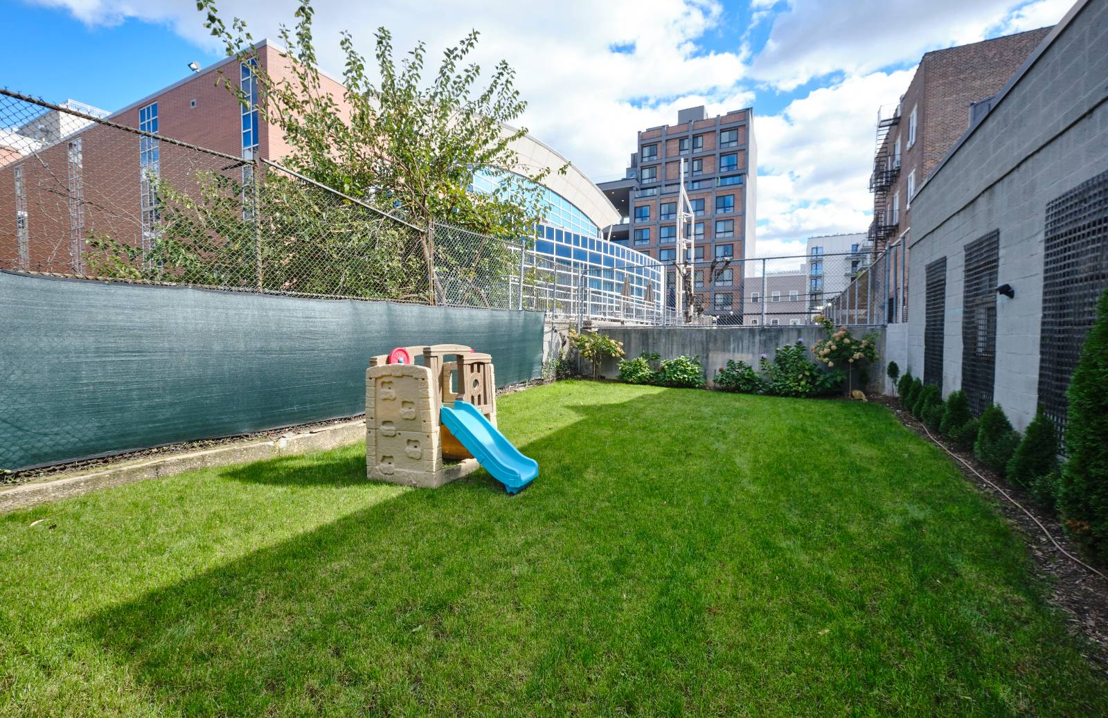 #33 photo, 39-39 Crescent St, Long Island City , NY 11101