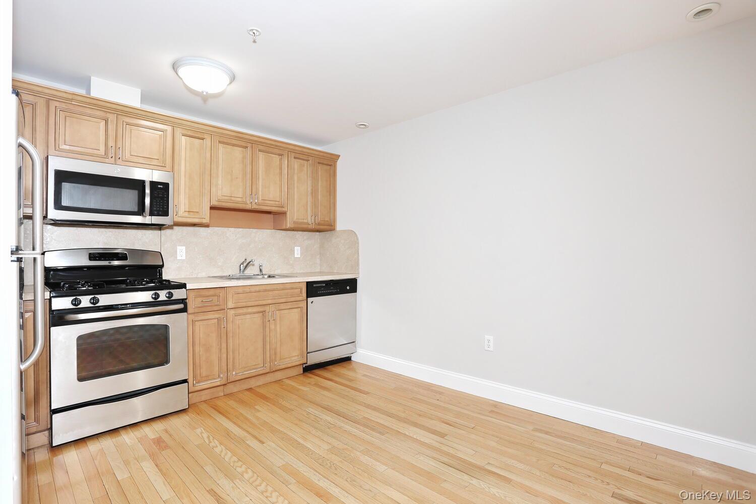 #17 photo, 21 E Central Avenue, Pearl River , NY 10965