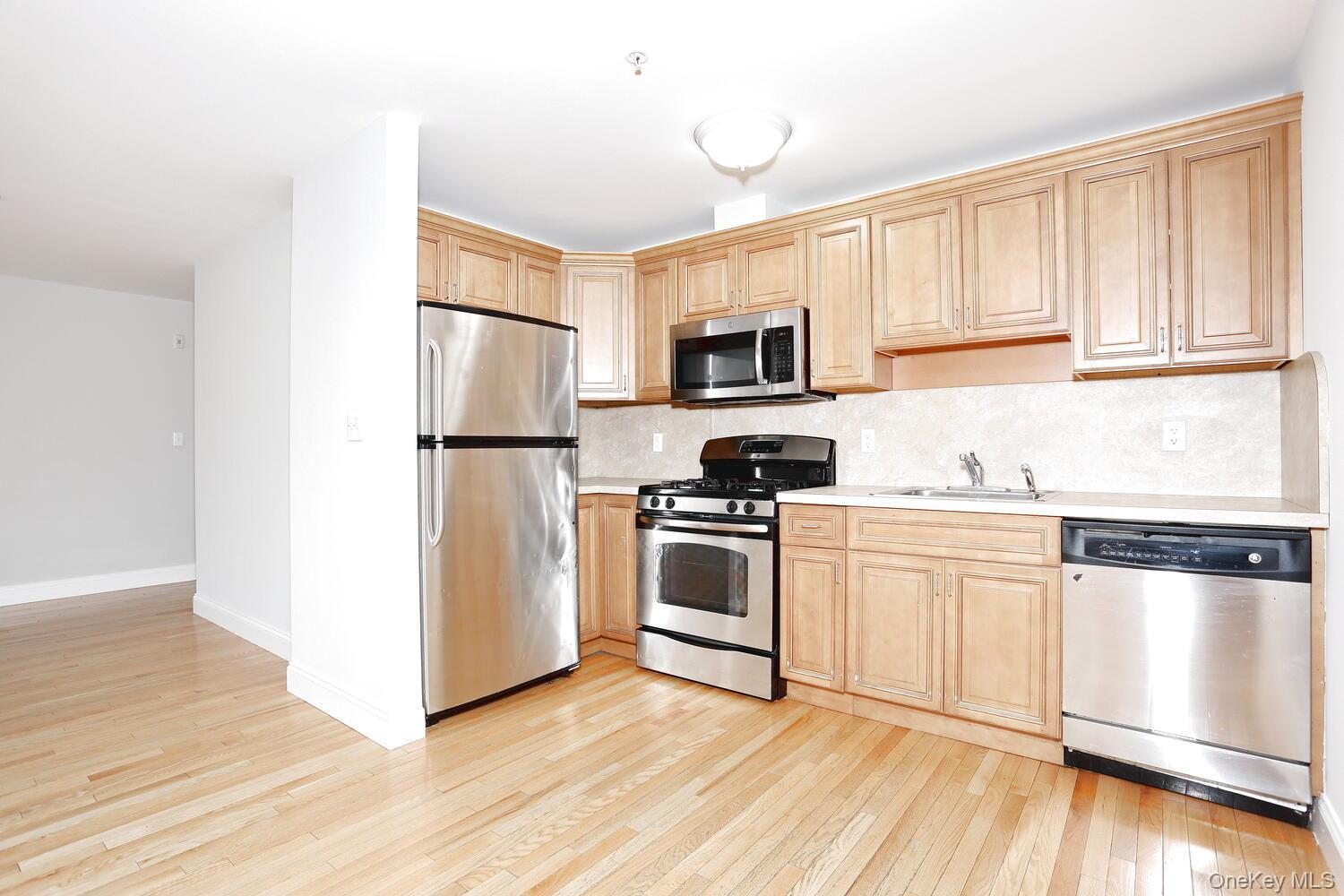 #18 photo, 21 E Central Avenue, Pearl River , NY 10965