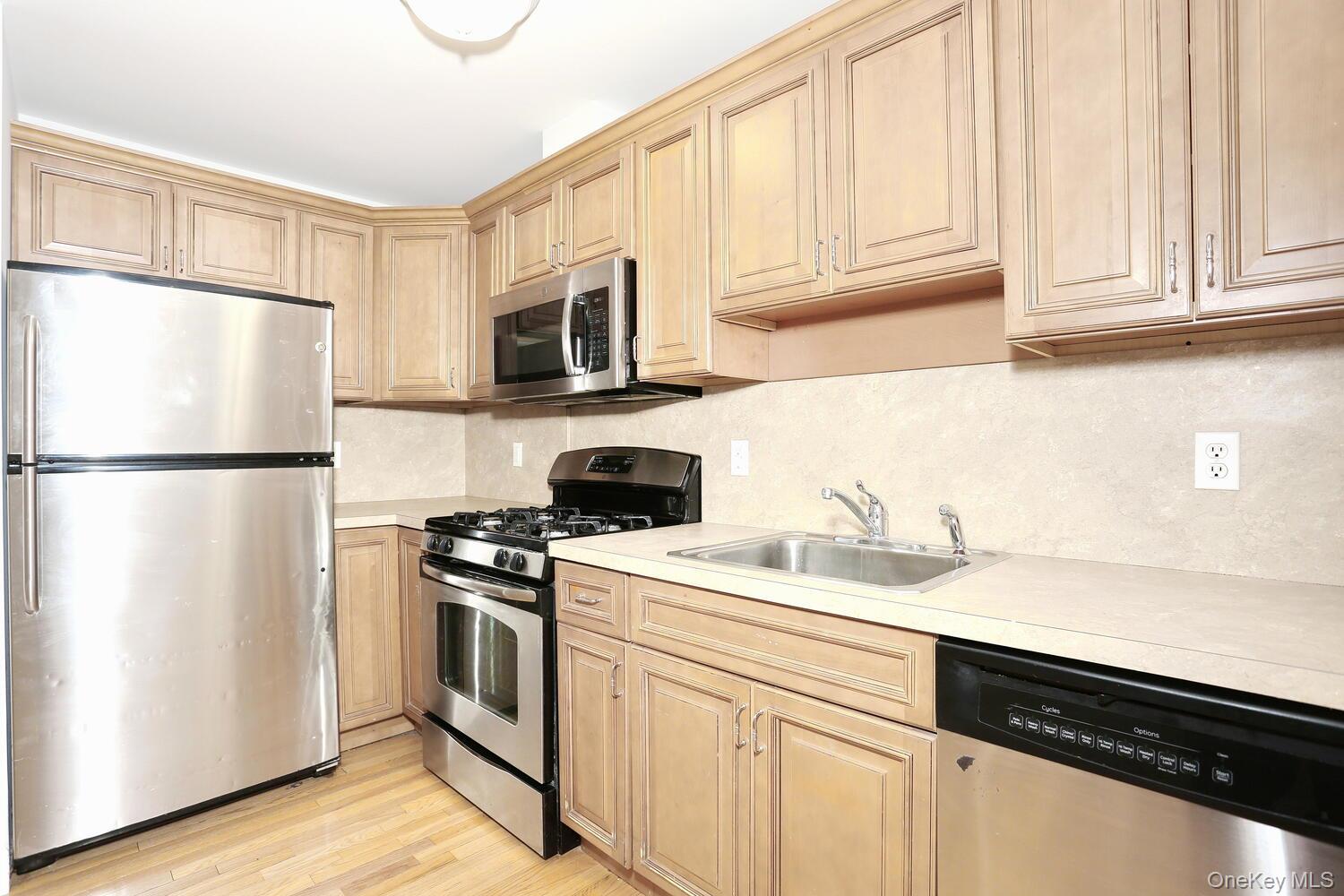 #19 photo, 21 E Central Avenue, Pearl River , NY 10965