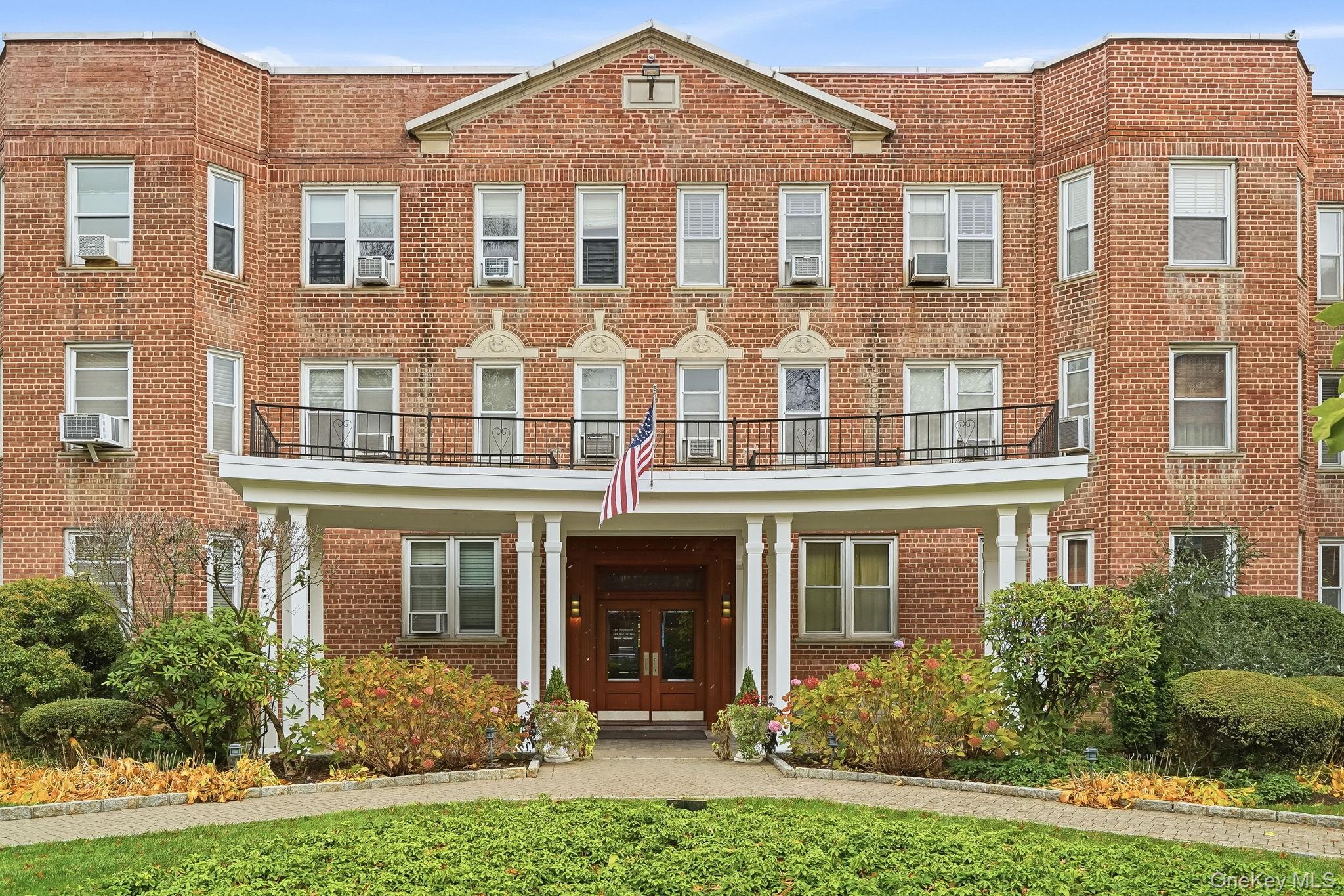 #2 photo, 2 Overlook Road, White Plains , NY 10605