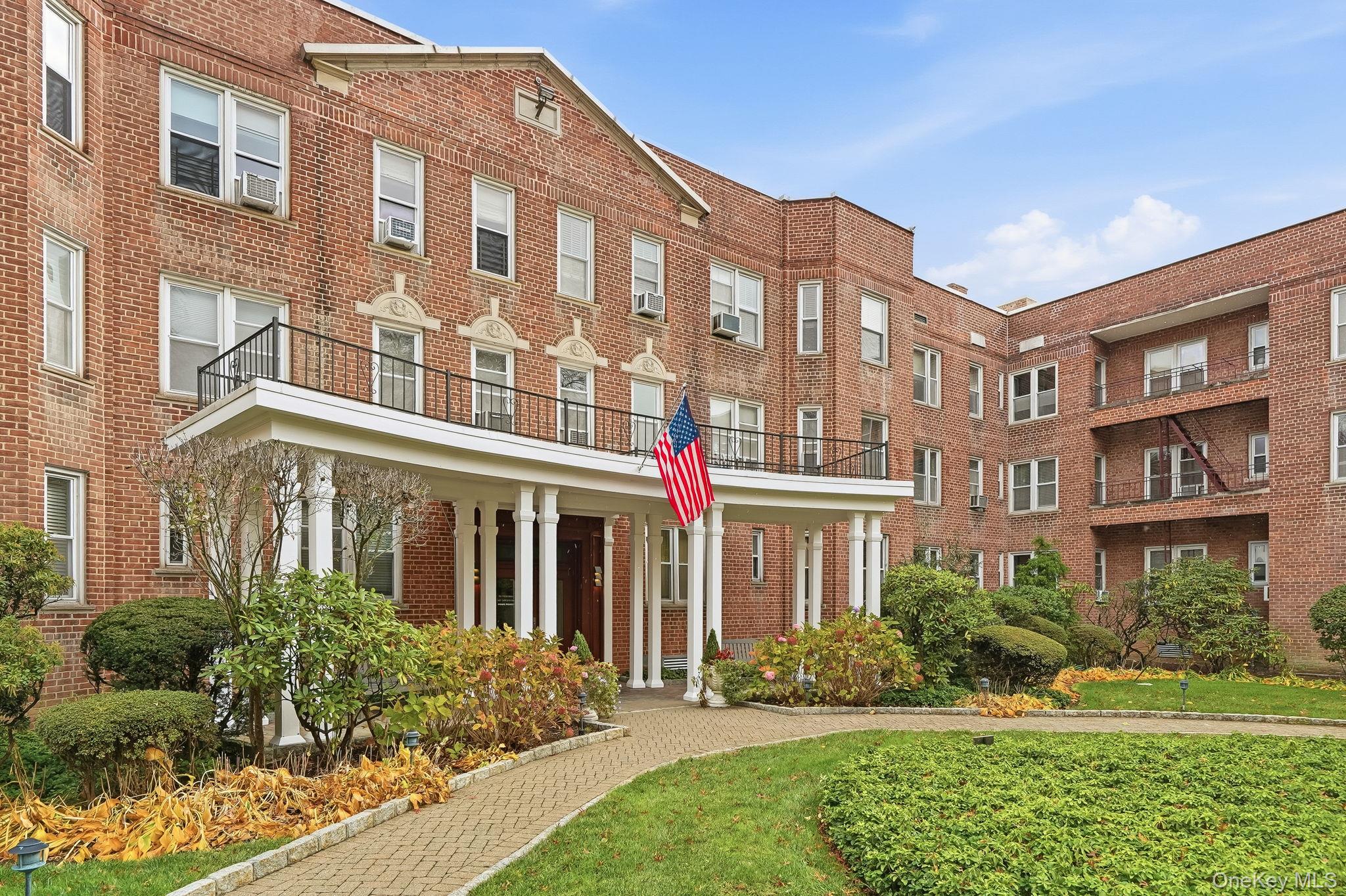 #3 photo, 2 Overlook Road, White Plains , NY 10605