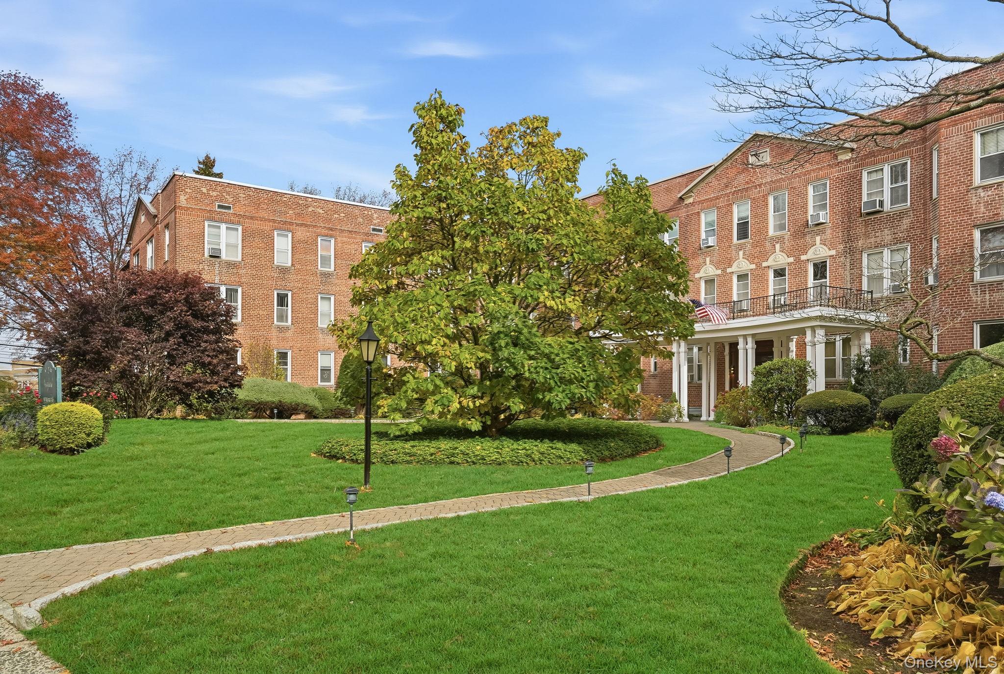 #5 photo, 2 Overlook Road, White Plains , NY 10605