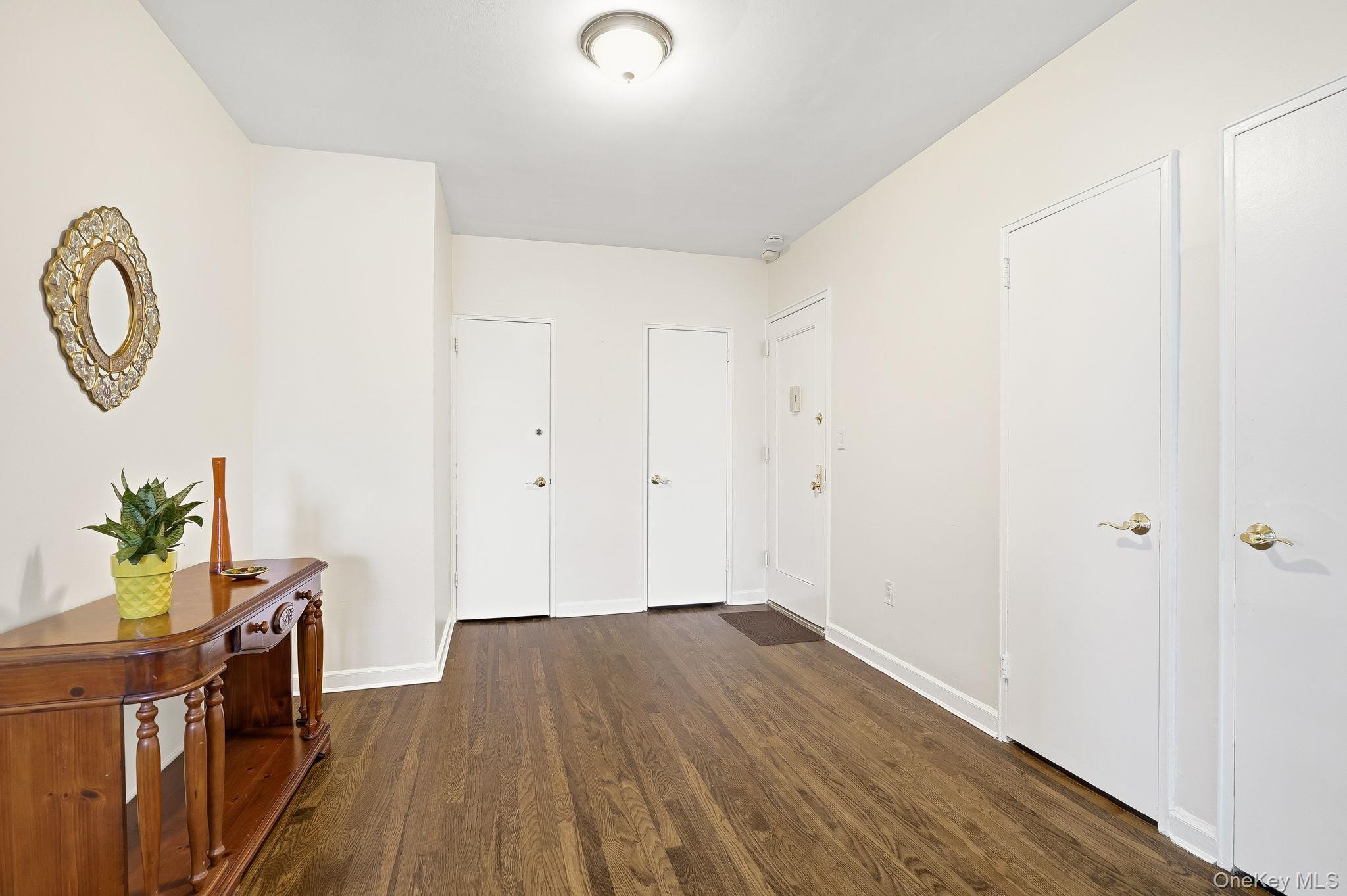 #9 photo, 2 Overlook Road, White Plains , NY 10605