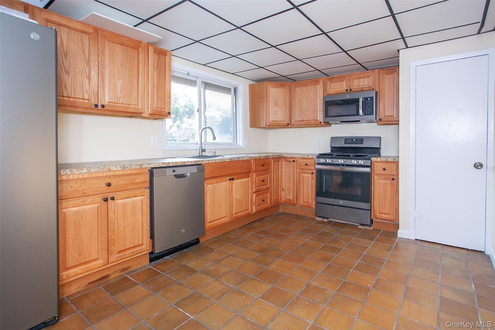 #4 photo, 35 W Olive Street, Long Beach , NY 11561