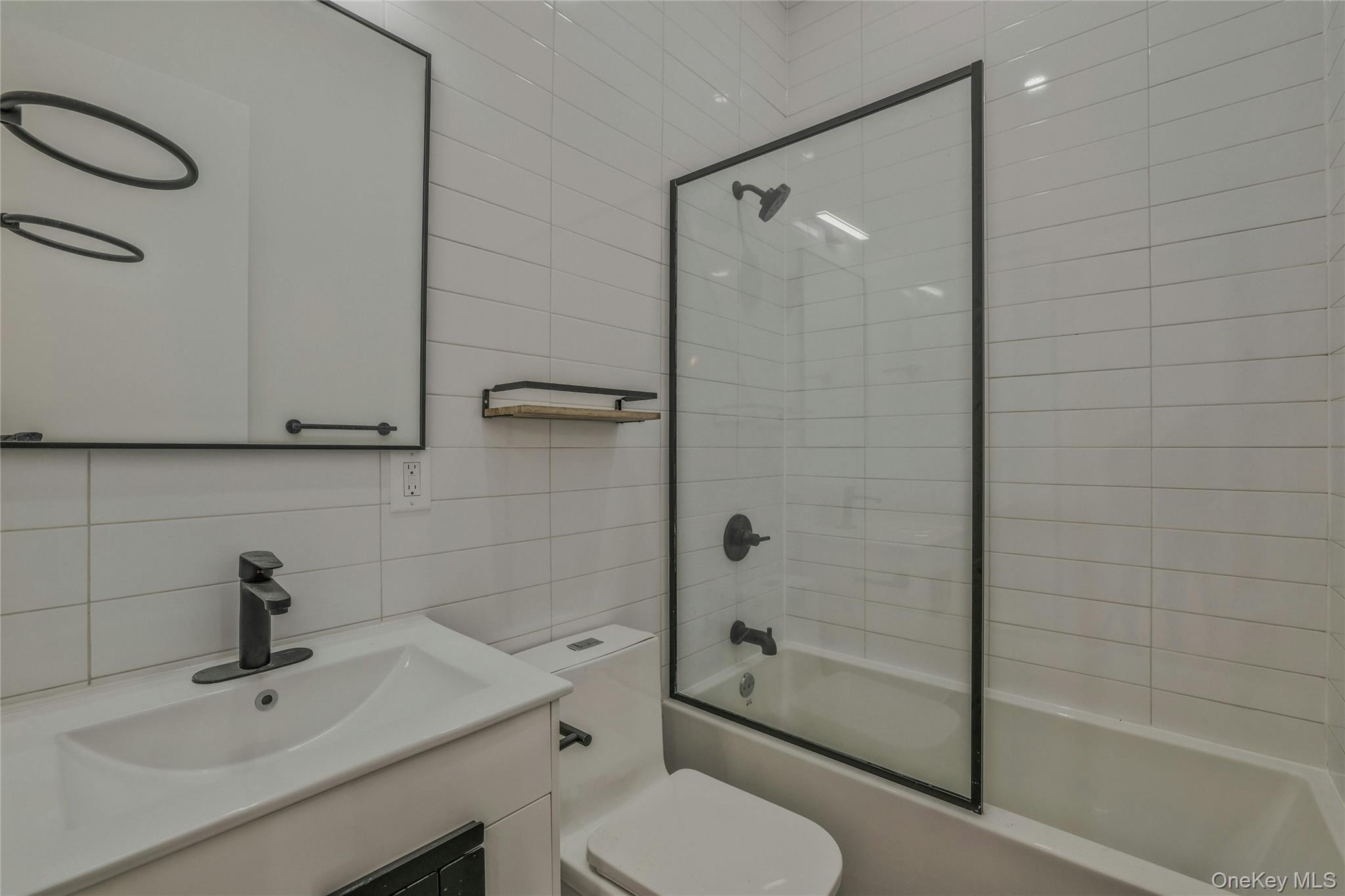 #5 photo, 21 Essex Street, Brooklyn , NY 11208