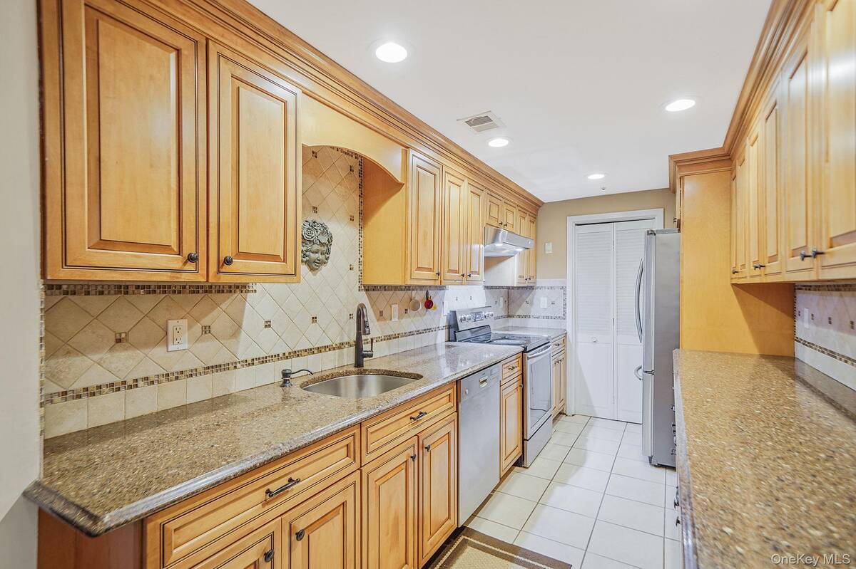 #10 photo, 320 Woodland Court, サフォーク郡 Coram , NY 11727