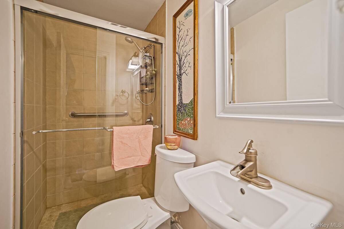 #13 photo, 320 Woodland Court, サフォーク郡 Coram , NY 11727