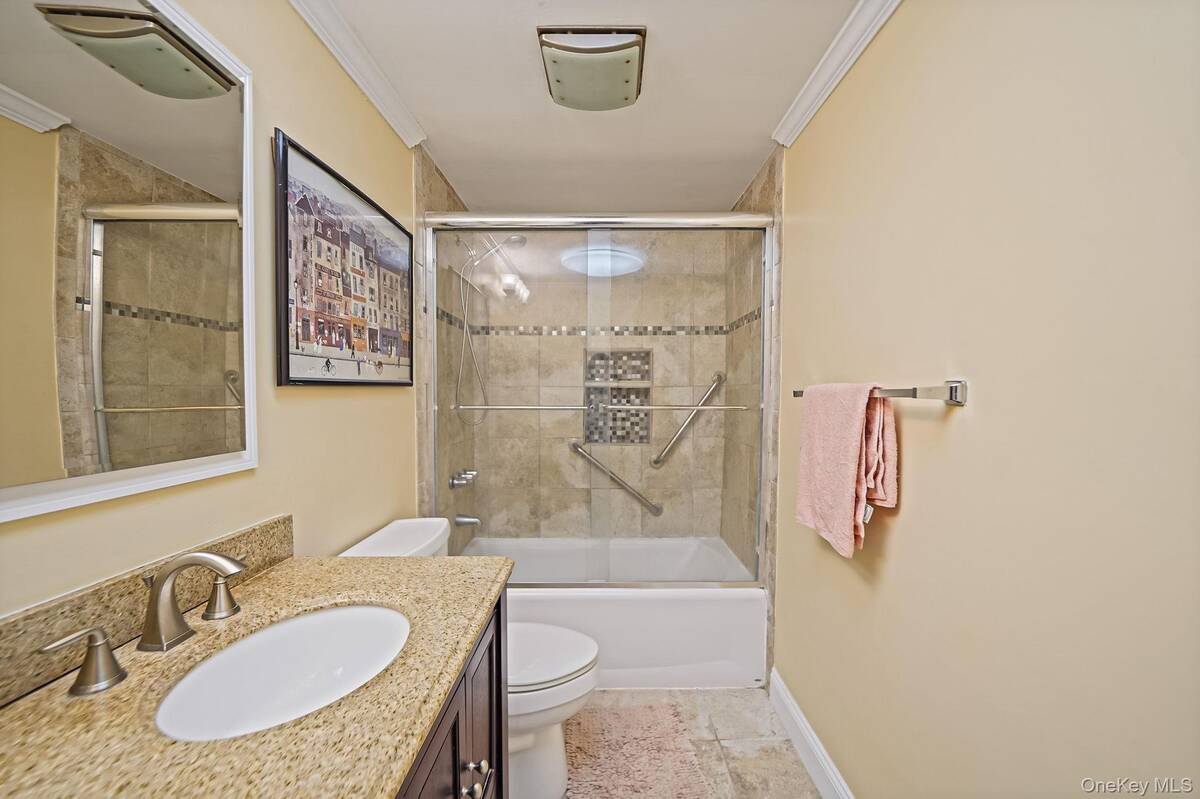 #18 photo, 320 Woodland Court, サフォーク郡 Coram , NY 11727