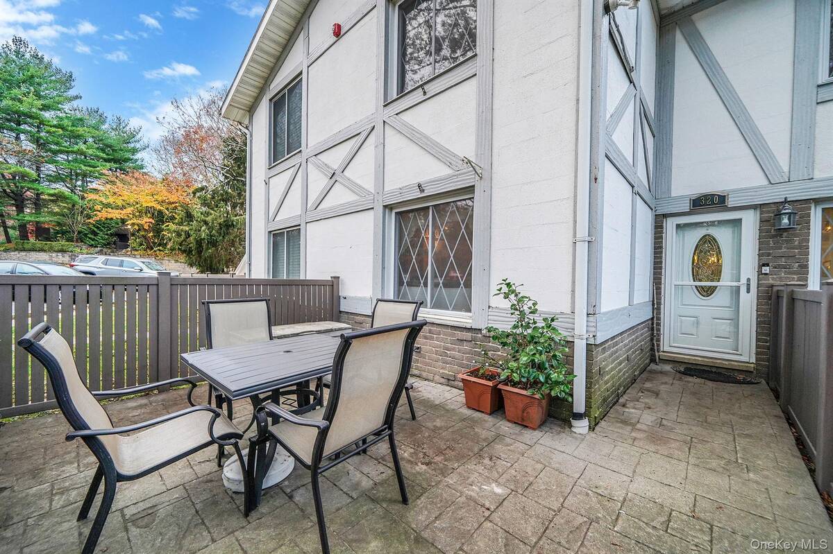 #2 photo, 320 Woodland Court, サフォーク郡 Coram , NY 11727