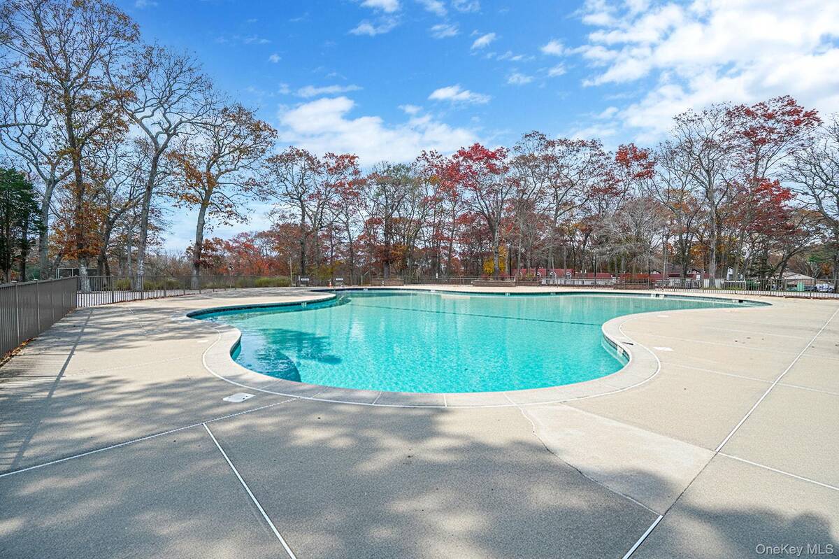 #25 photo, 320 Woodland Court, サフォーク郡 Coram , NY 11727