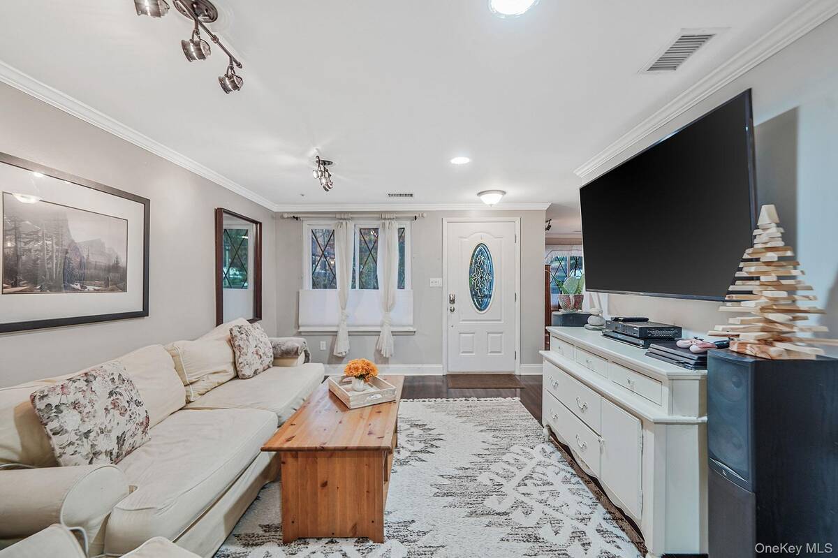 #7 photo, 320 Woodland Court, サフォーク郡 Coram , NY 11727