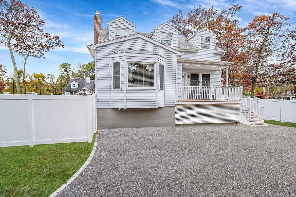 #1 photo, 4 Willow Road, Rocky Point , NY 11778