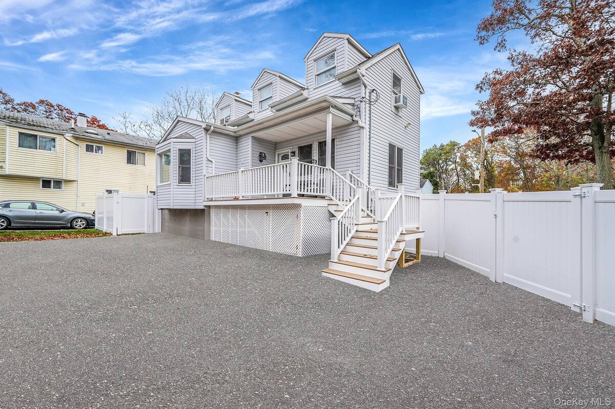 #2 photo, 4 Willow Road, Rocky Point , NY 11778