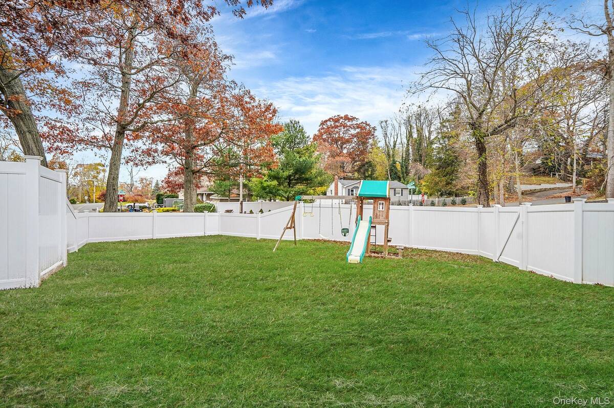 #25 photo, 4 Willow Road, Rocky Point , NY 11778