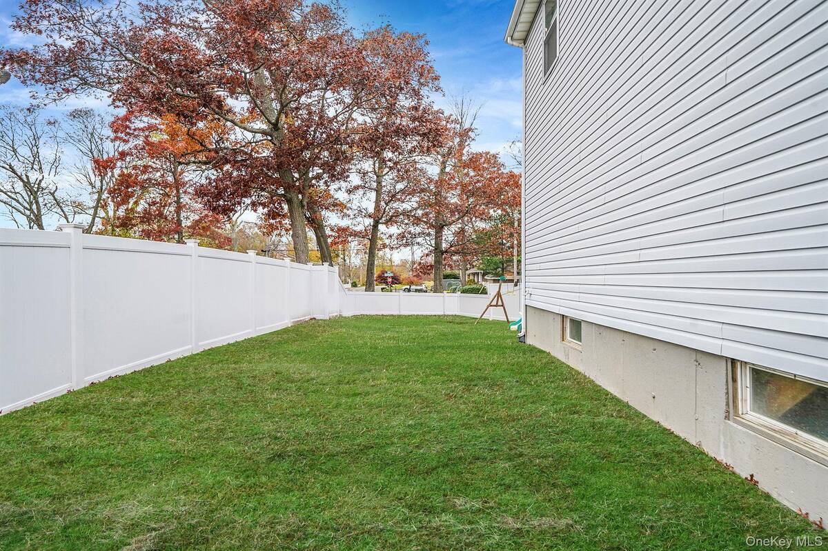 #29 photo, 4 Willow Road, Rocky Point , NY 11778